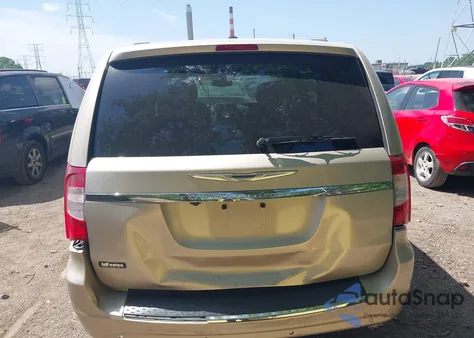 2014 Chrysler Town & Country Touring-L z USA, uszkodzony, nr VIN 2C4RC1CG1ER107844